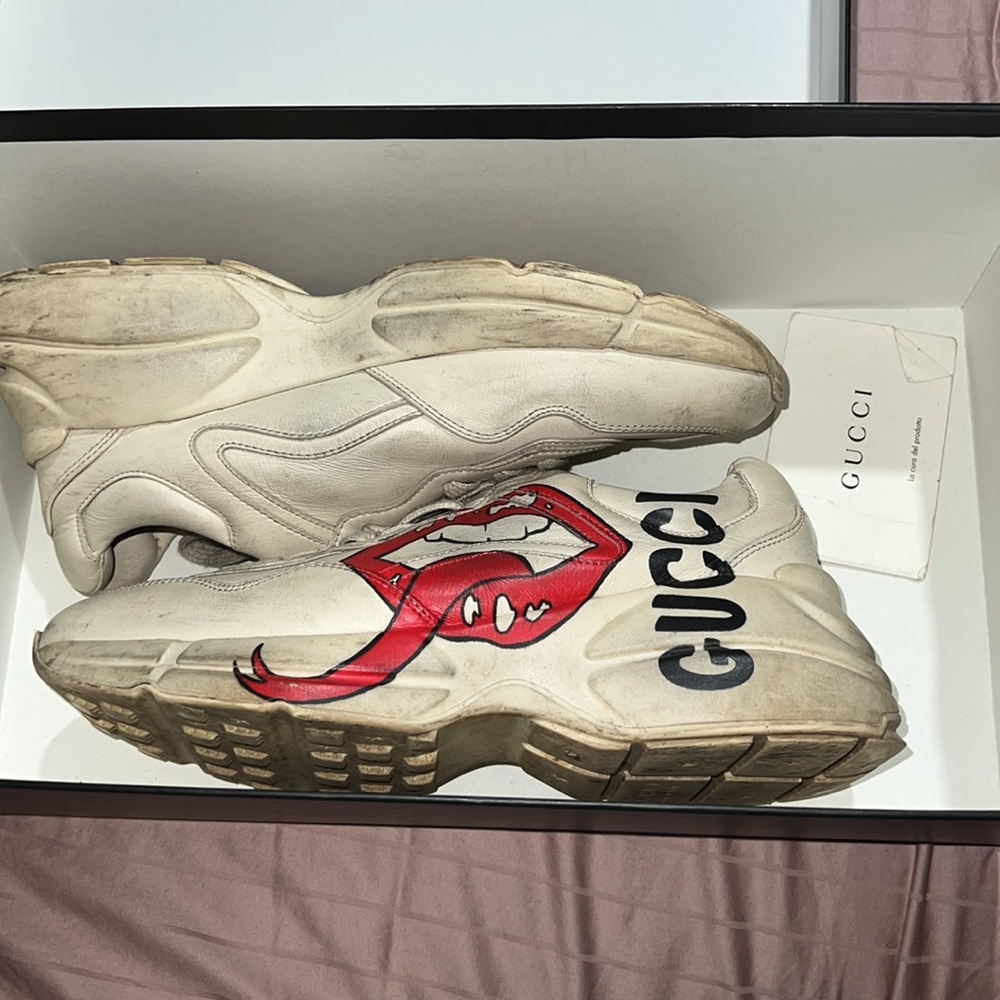 Authentic Gucci Women's Rhyton sneaker with mouth print